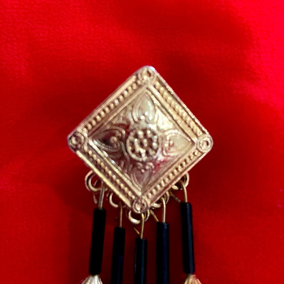 Gold and black dangling earrings - Picture 2 of 6